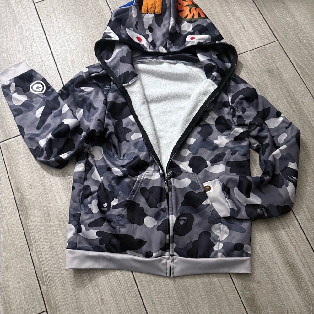 Camouflage Shark Hoodie zip up all the way size XL (age 10-12) - Picture 2 of 5